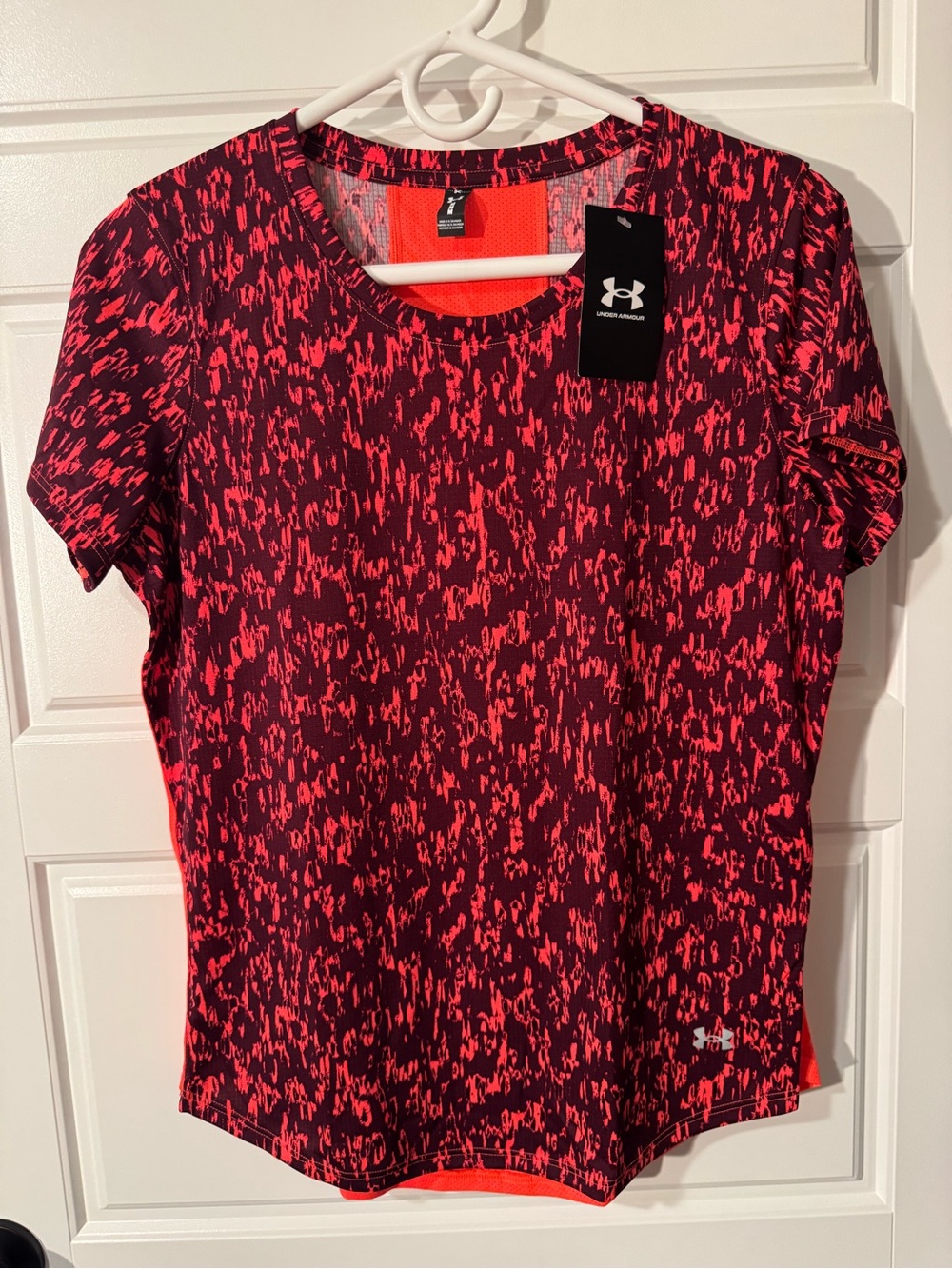 NWT Under Armour Speedstride Short Sleeve Fitted T-Shirt, Orange/Maroon, Size M